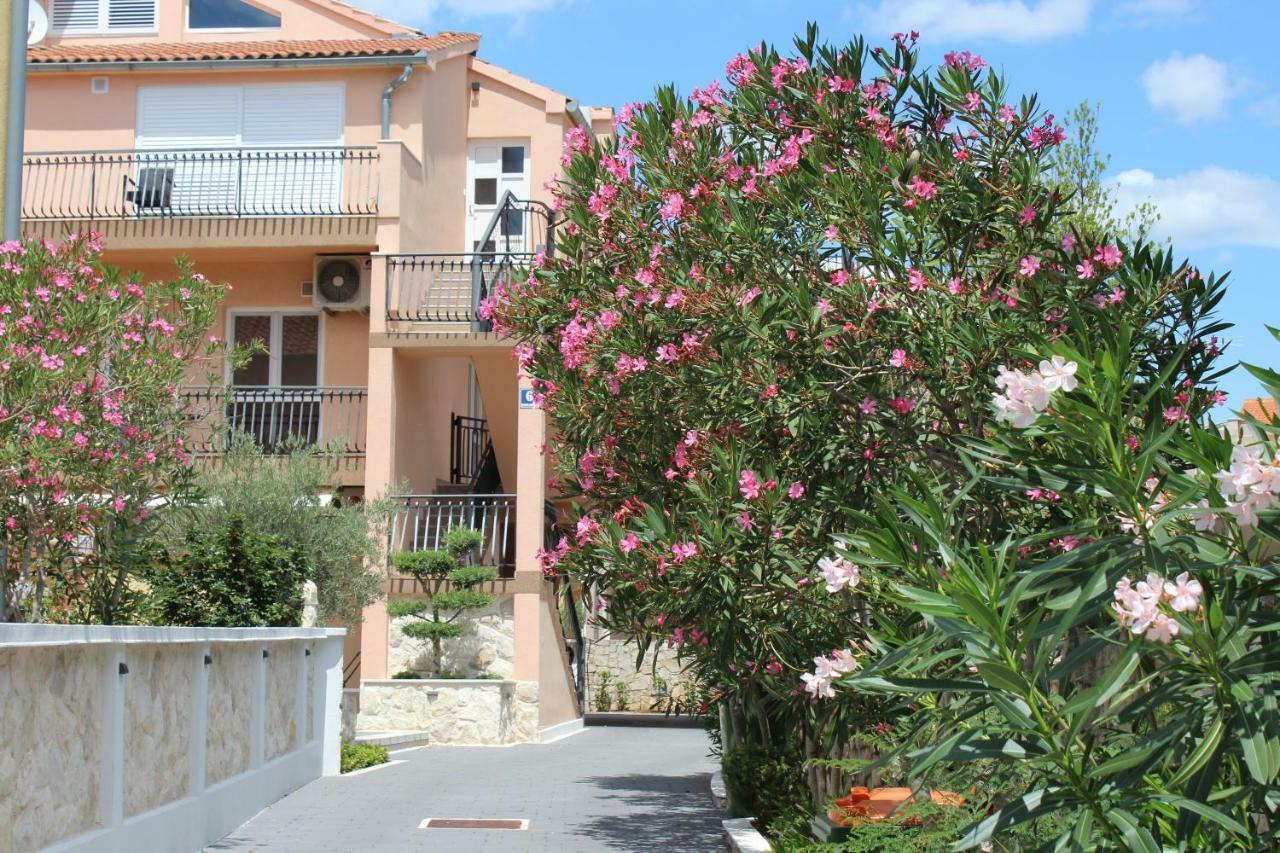 Apartments Villa Jelena Vodice Exterior photo
